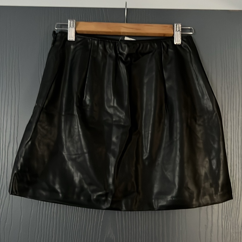 Abercrombie Scarlett Began Leather Skort - Picture 2 of 3